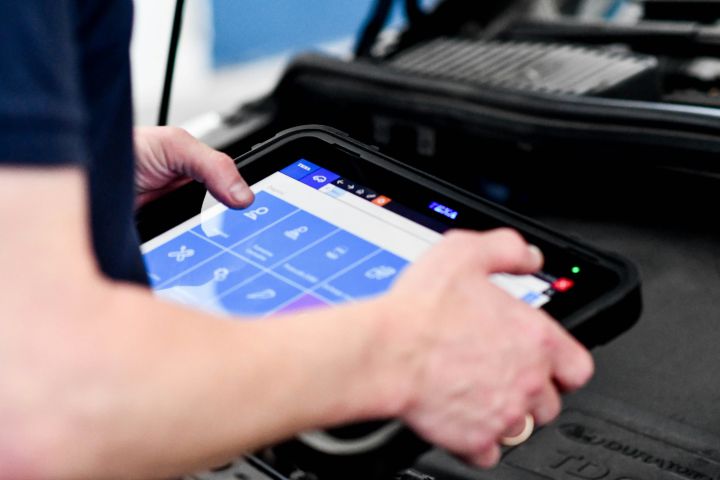 electrical diagnostics skills for car maintenance battery testing dashboard lights