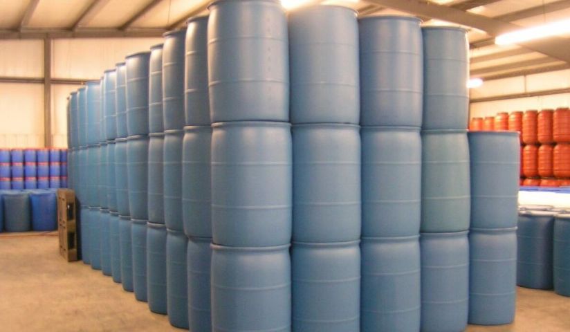 plastic drums versus metal drums for industrial storage