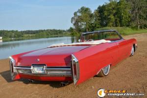 1966-Cadillac-Convertible-on-air-bags-1