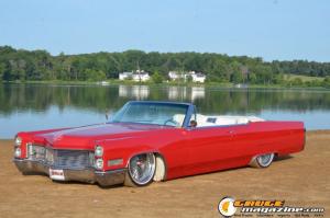 1966-Cadillac-Convertible-on-air-bags-13