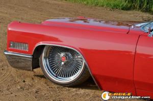 1966-Cadillac-Convertible-on-air-bags-9