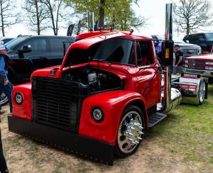 Custom-Truck-Showcase-LST-752