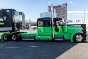 sema-2021-2wd-trucks-276
