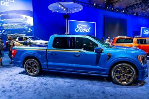 sema-2021-2wd-trucks-37