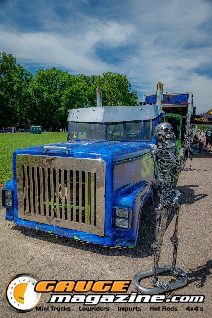 Custom semi trucks at the Slamology 2026 Big Rig Roundup