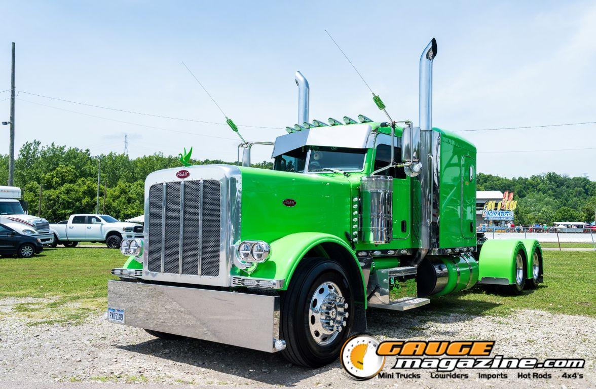 Custom semi trucks at the Slamology 2026 Big Rig Roundup