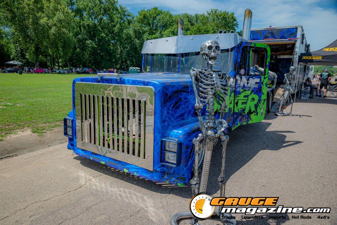 Custom semi trucks at the Slamology 2026 Big Rig Roundup