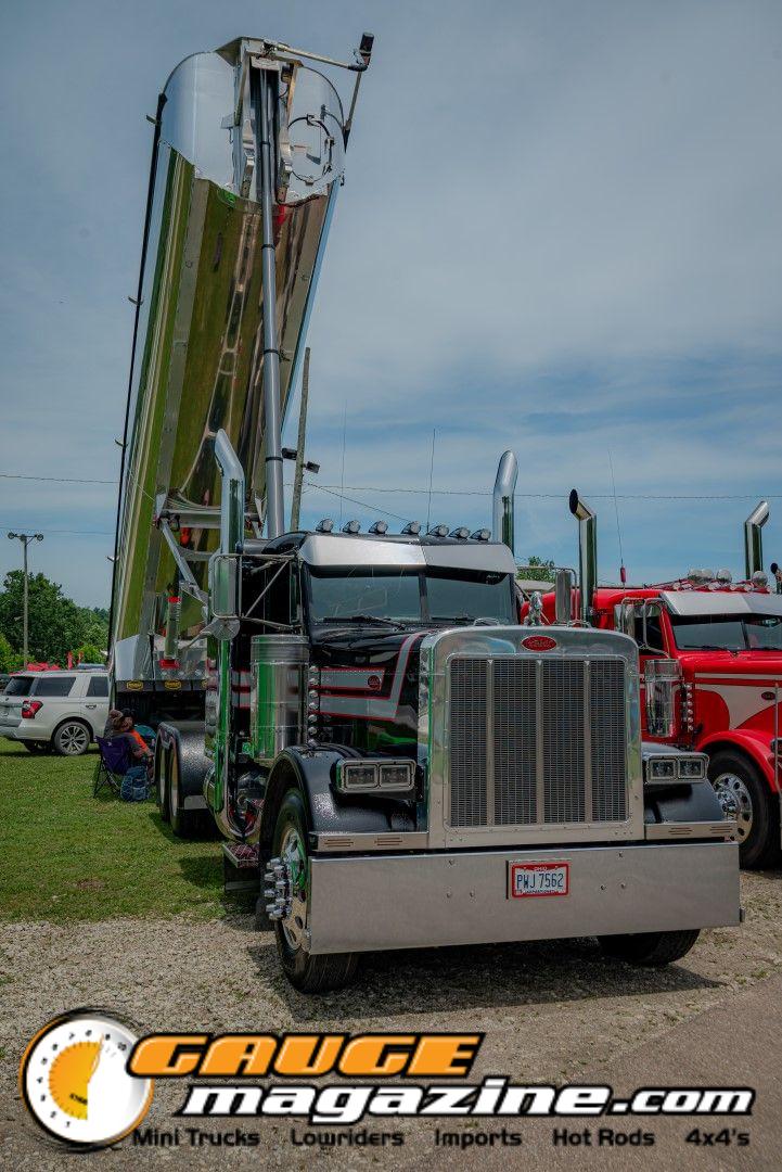 Custom semi trucks at the Slamology 2026 Big Rig Roundup