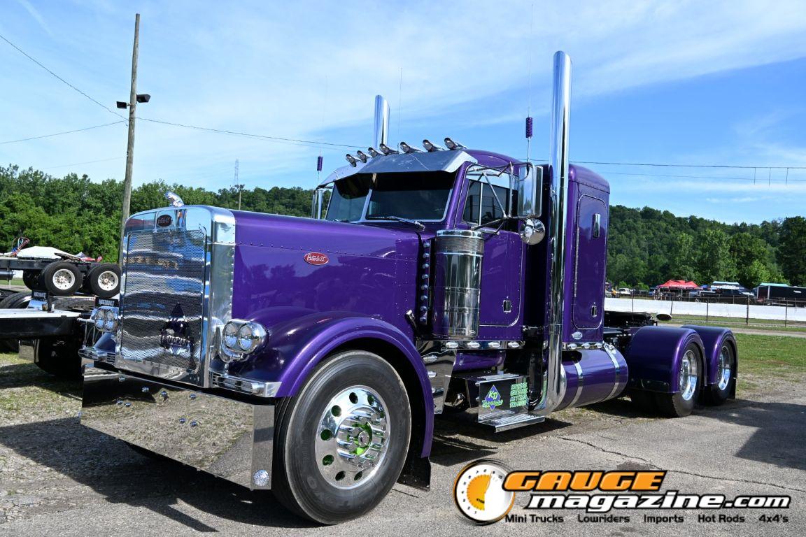Custom semi trucks at the Slamology 2026 Big Rig Roundup