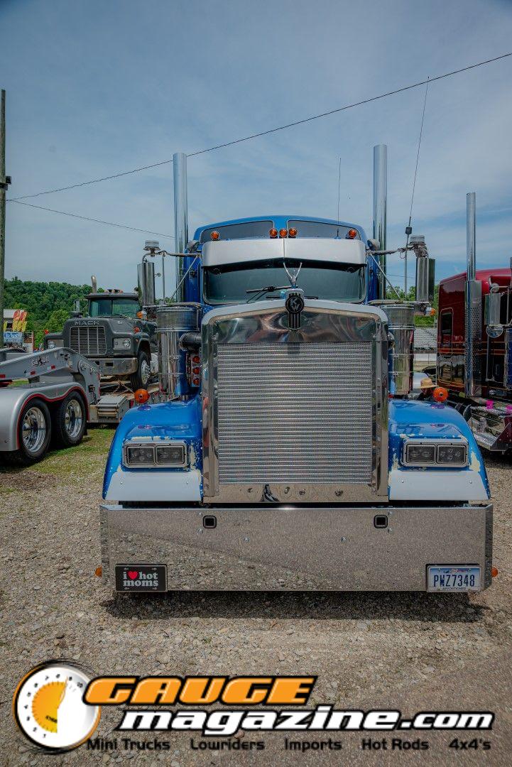 Custom semi trucks at the Slamology 2026 Big Rig Roundup