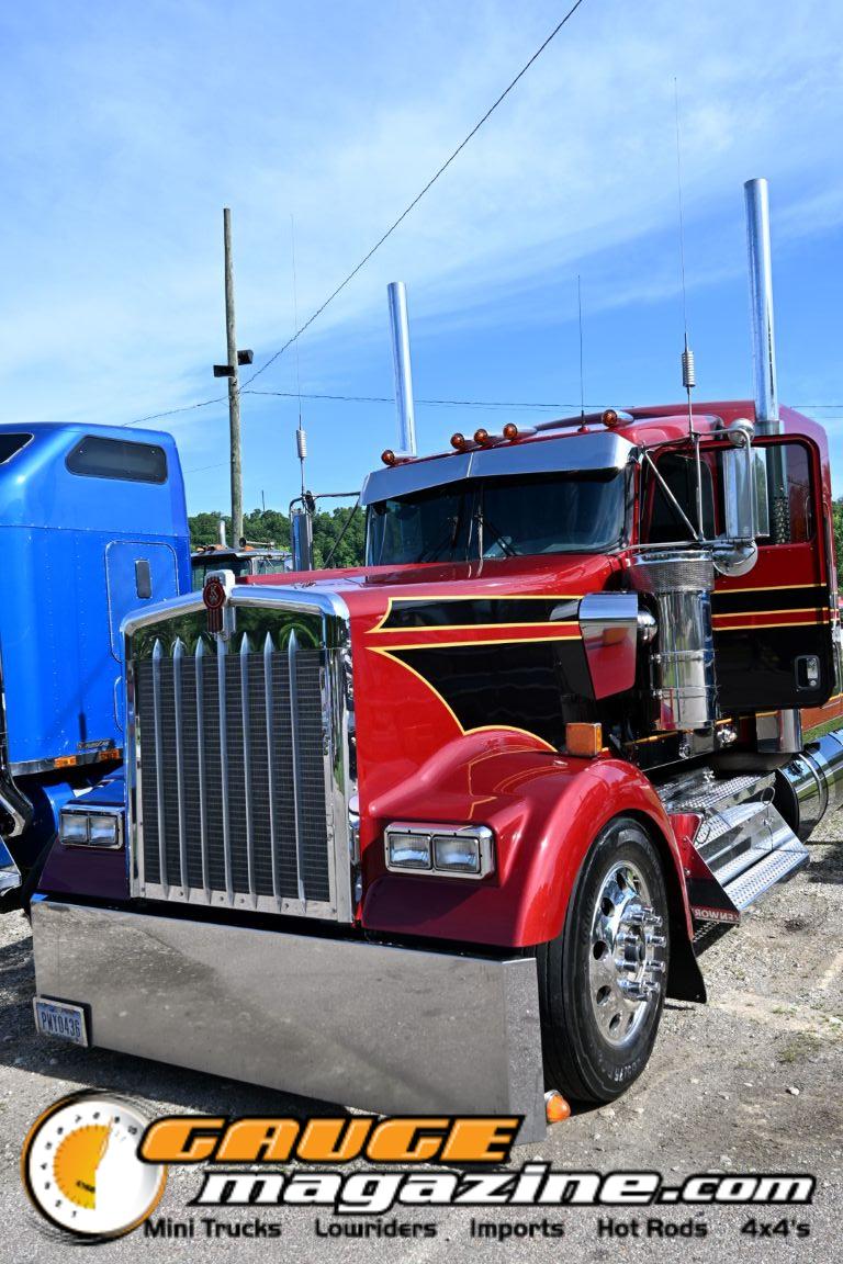 Custom semi trucks at the Slamology 2026 Big Rig Roundup