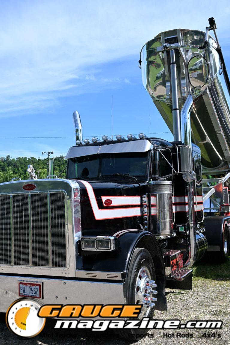 Custom semi trucks at the Slamology 2026 Big Rig Roundup